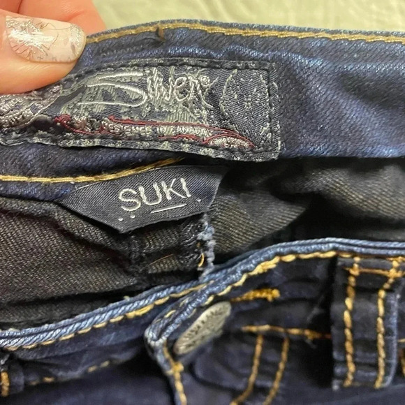 Silver Women's Suki Fit Super Stretch Mid Skinny Jeans Size W26 L31 - Picture 9 of 9